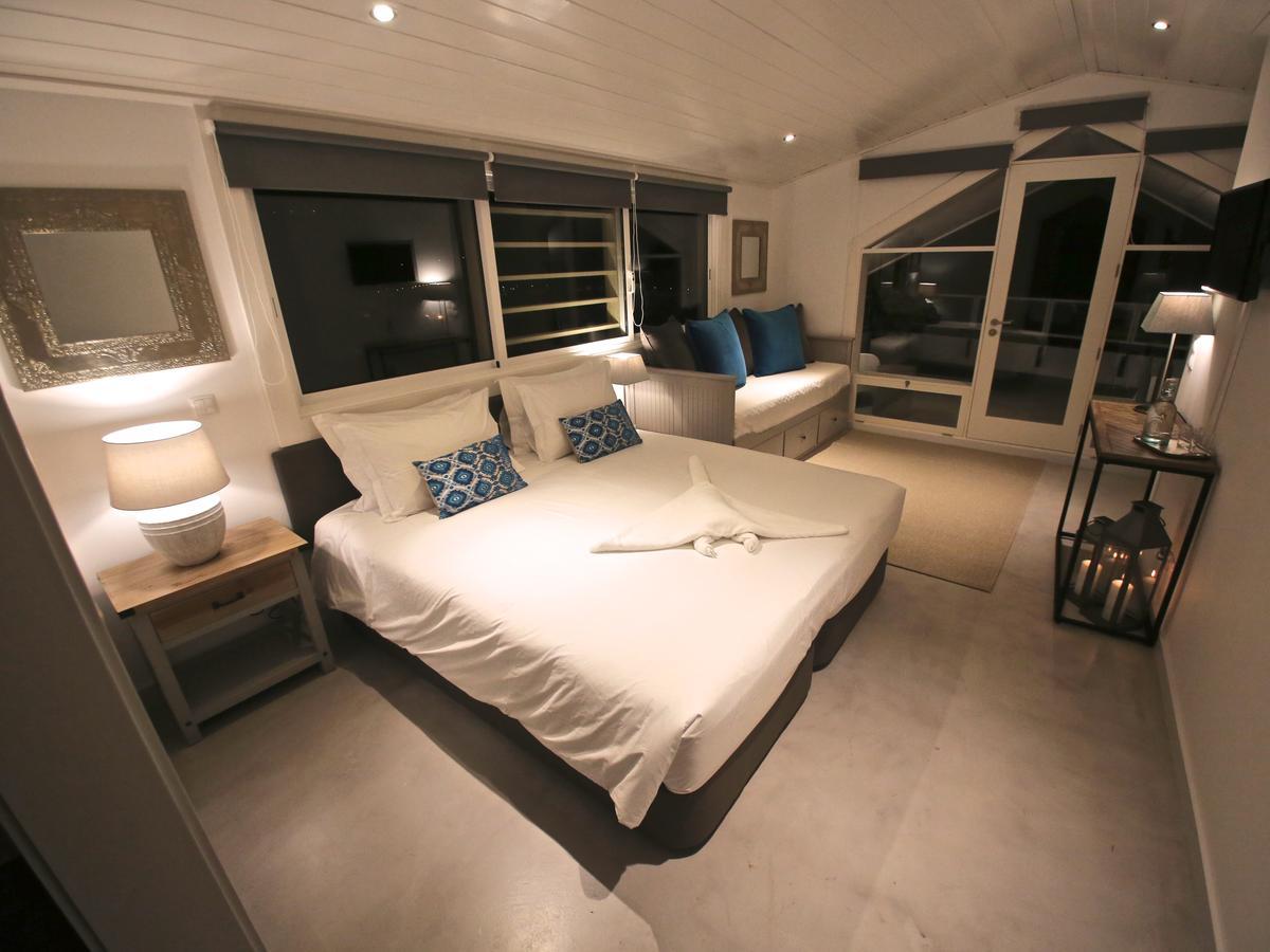 Manta Ray Lodge Horta  Exteriör bild